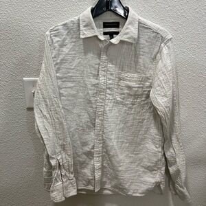 Medium Banana Republic long sleeve cream colored button down. Very soft!